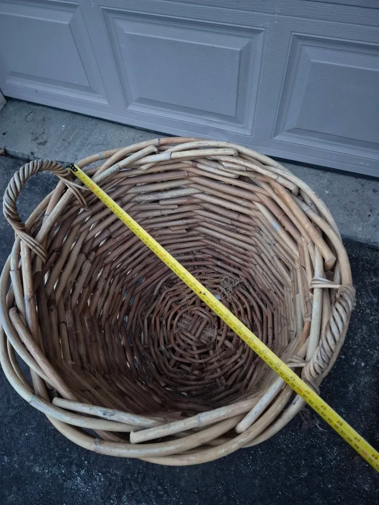 Giant wicker basket. 23 inch image indicator(3)