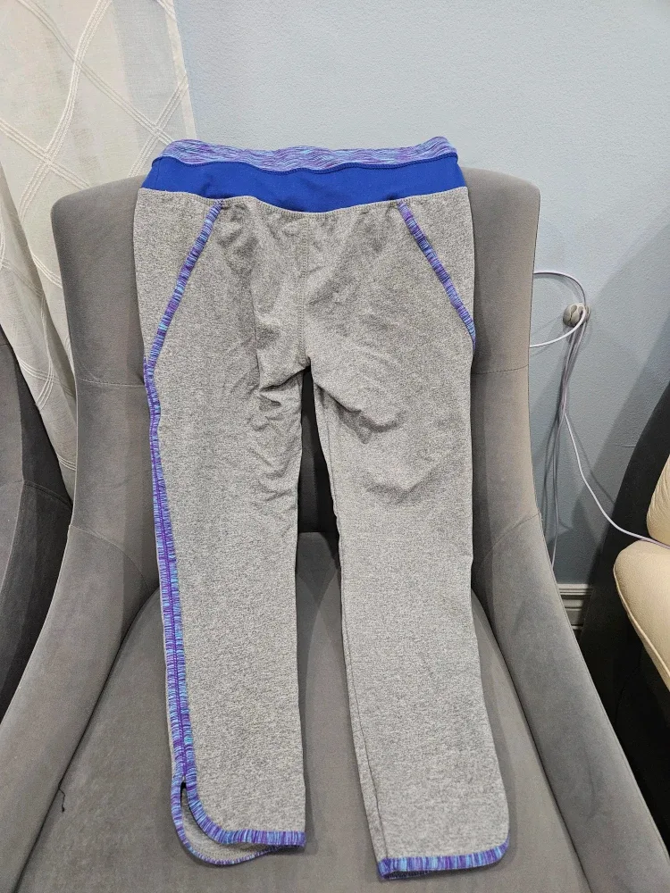 Jill Yoga Grey Capris Leggings image indicator(2)