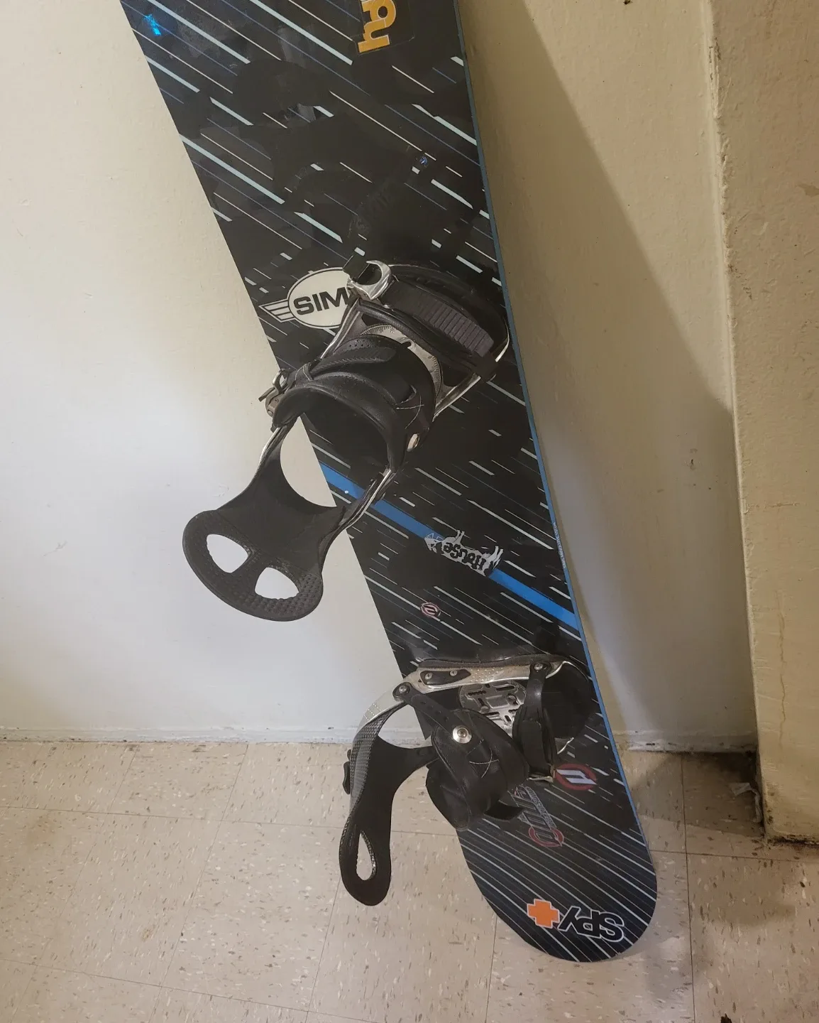 Sims Snowboard with Bindings image indicator(2)