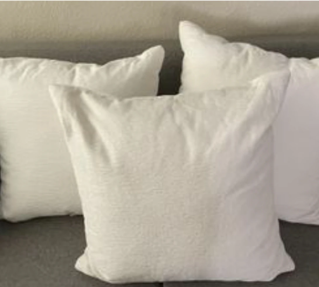 White Throw Pillows 🥕