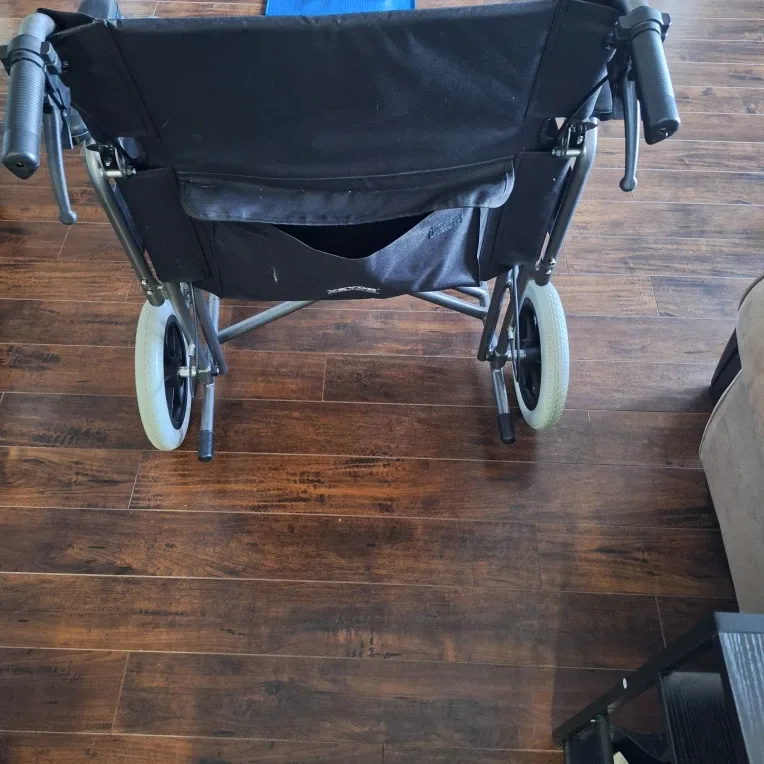 VEVOR Transport Wheelchair - Lightweight & Foldable image indicator(2)