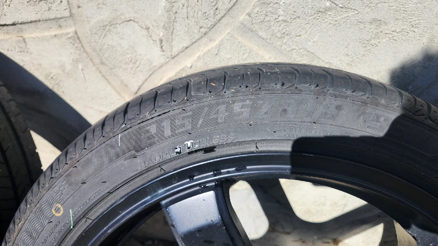 19" Rims and Tires image indicator(3)