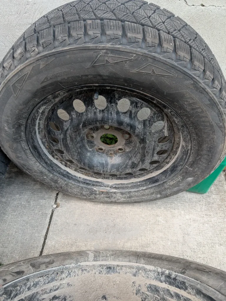 Bridgestone Blizzak Winter Tires and stell wheels image indicator(3)