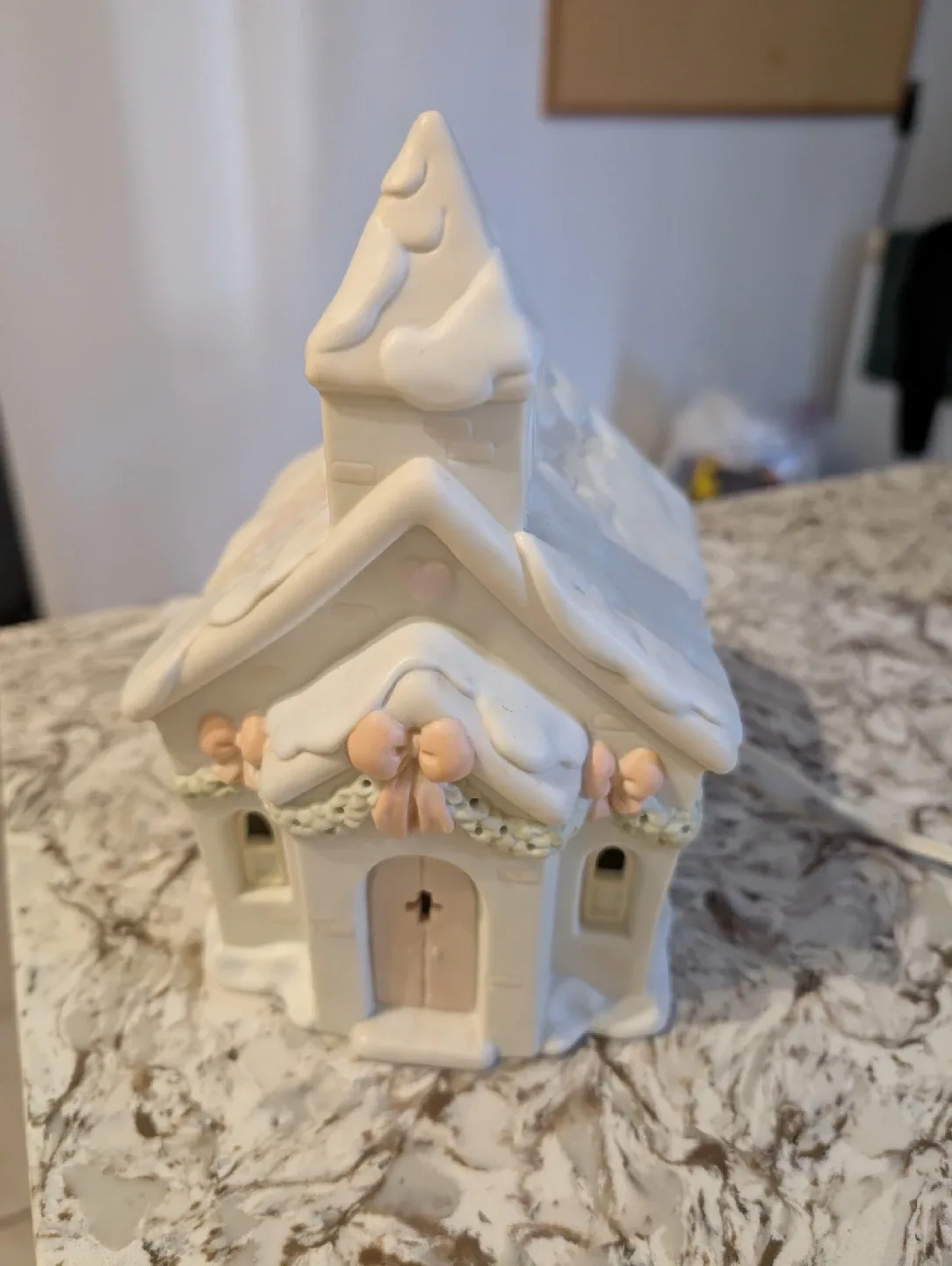 Enesco Sugar Town Chapel Nightlight image indicator(2)
