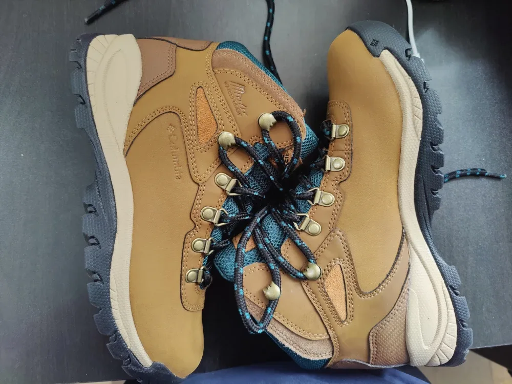 Columbia Newton Ridge Plus Hiking Boots - Women's US 5