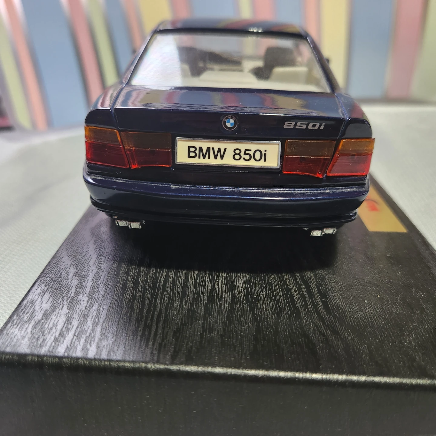 Maisto BMW 850i (1990) Diecast Model Car - photo 3