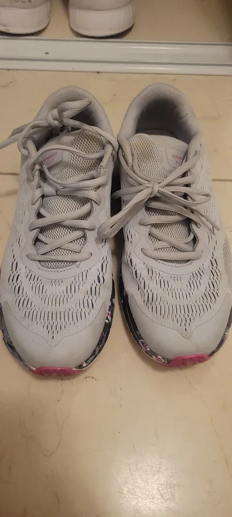 Under Armour Charged Assert 9, Size 6Y image indicator(2)