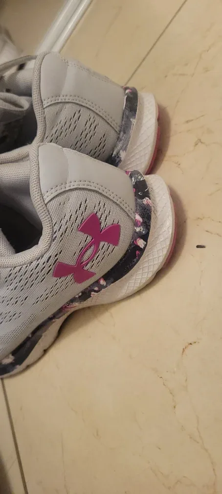 Under Armour Charged Assert 9, Size 6Y image indicator(3)