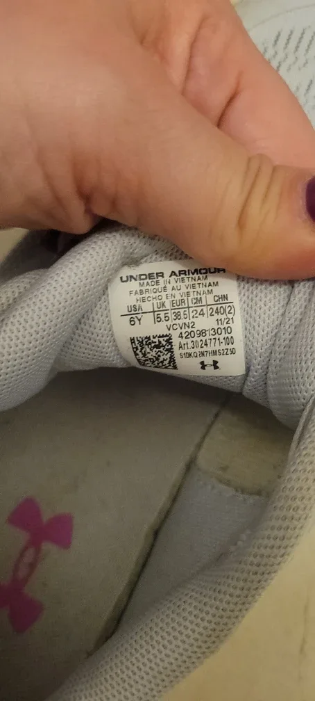 Under Armour Charged Assert 9, Size 6Y image indicator(4)