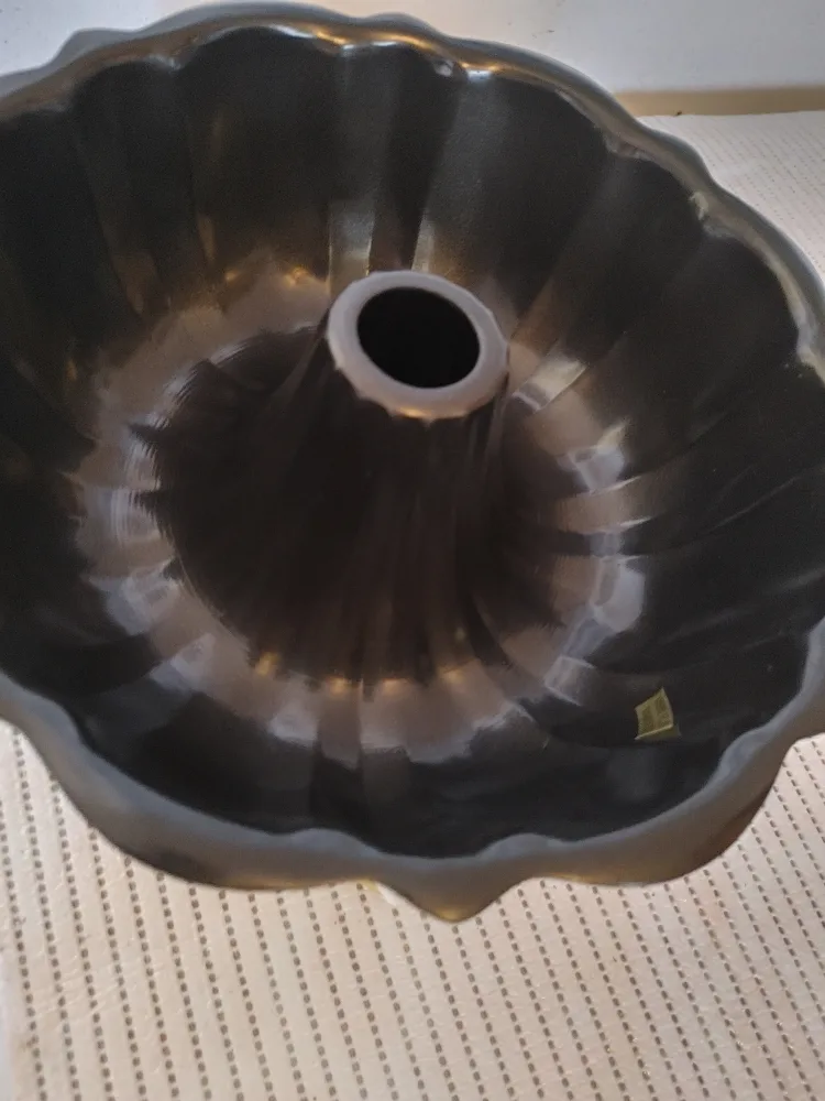 Market Square Non-Stick Fluted Cake Pan - New in Box! image indicator(2)