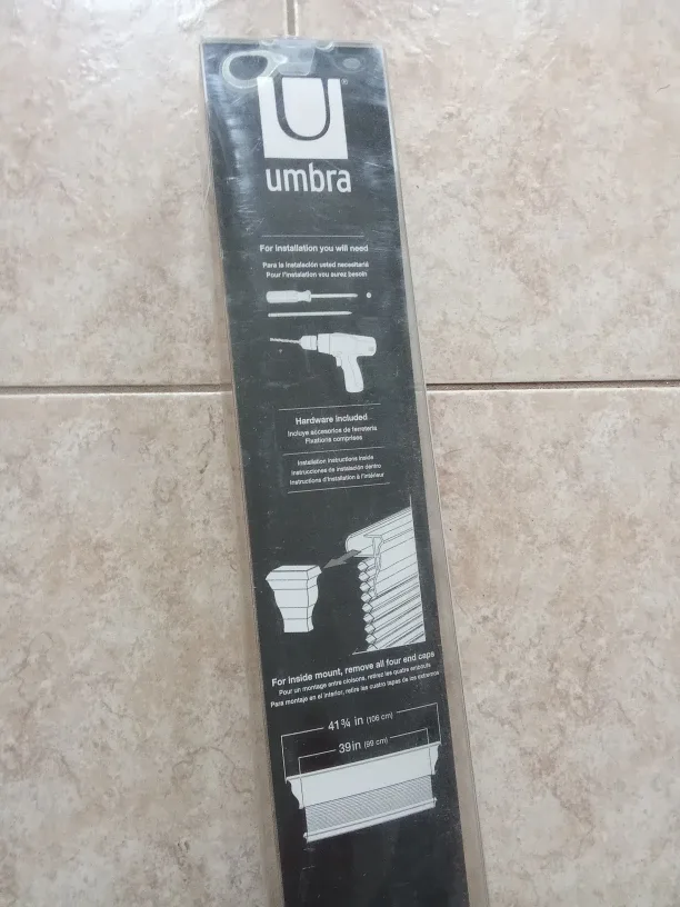 NEW Umbra Venetian Blind, 39 inches