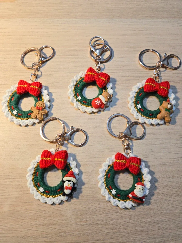 Handmade Crochet Christmas Wreath Keychains, gift