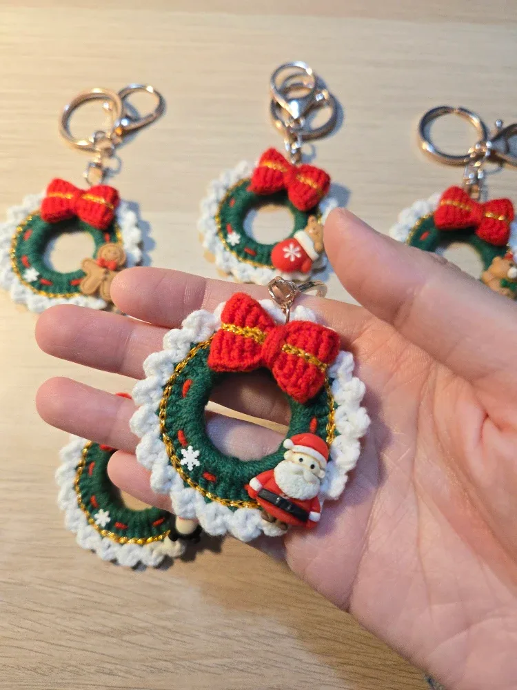 Handmade Crochet Christmas Wreath Keychains, gift image indicator(2)