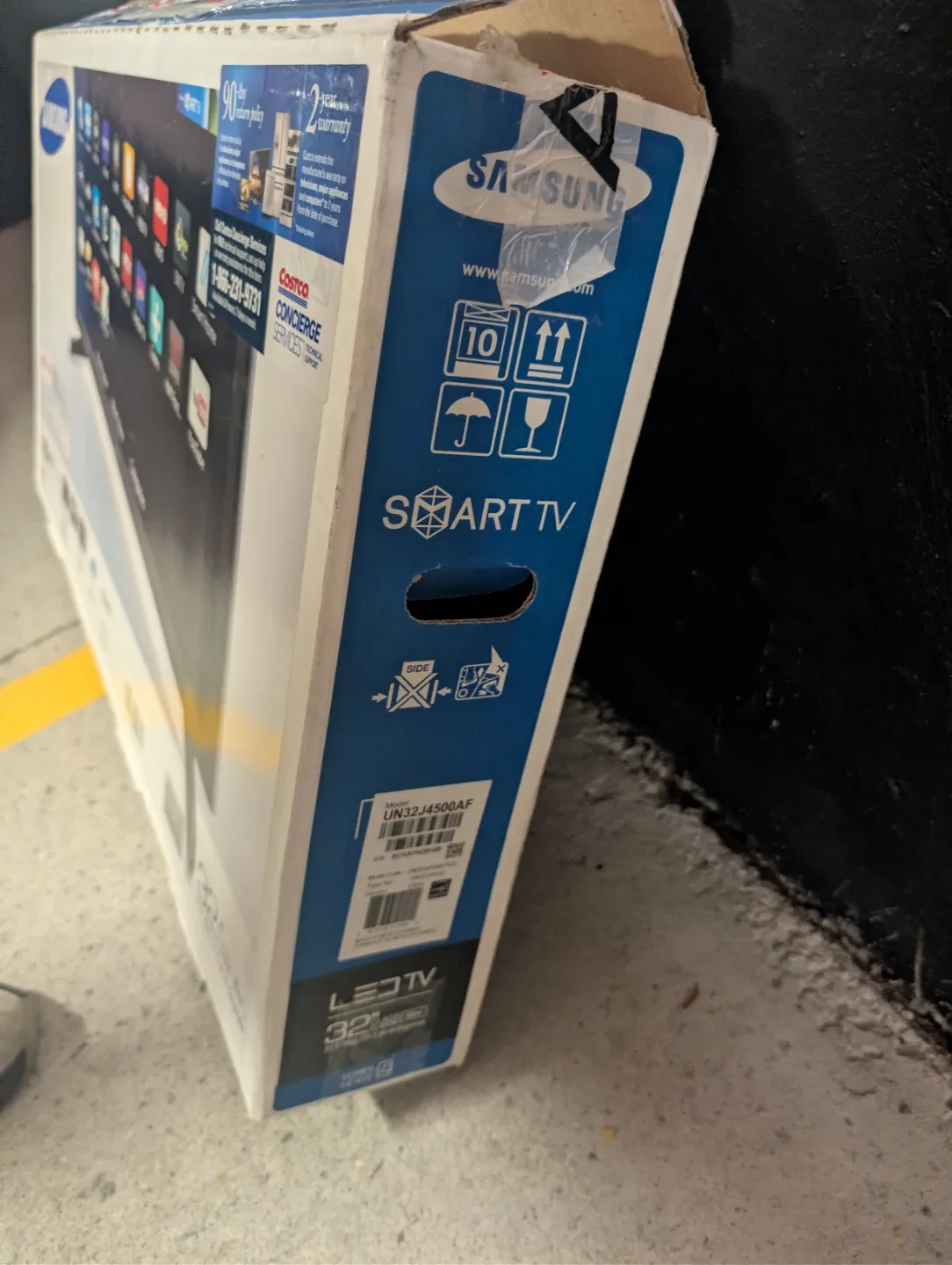 Samsung 32" Smart TV UN32J4500AF - Like New! image indicator(2)