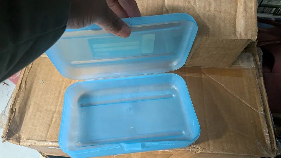 Staples Blue Pencil Box image indicator(2)