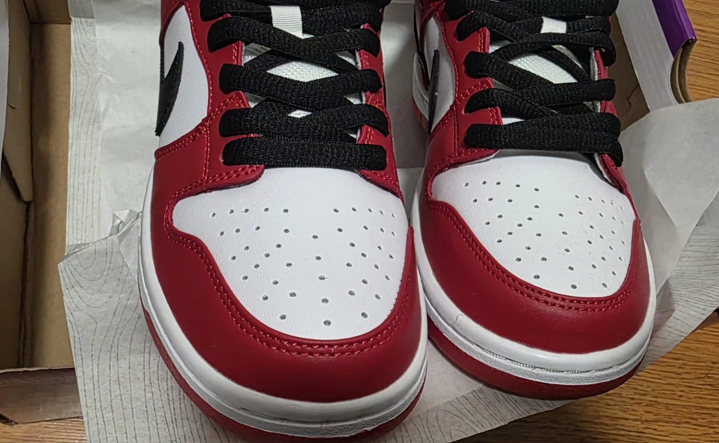 Nike SB Dunk Low Pro Red/White SIZE 7 - photo 3