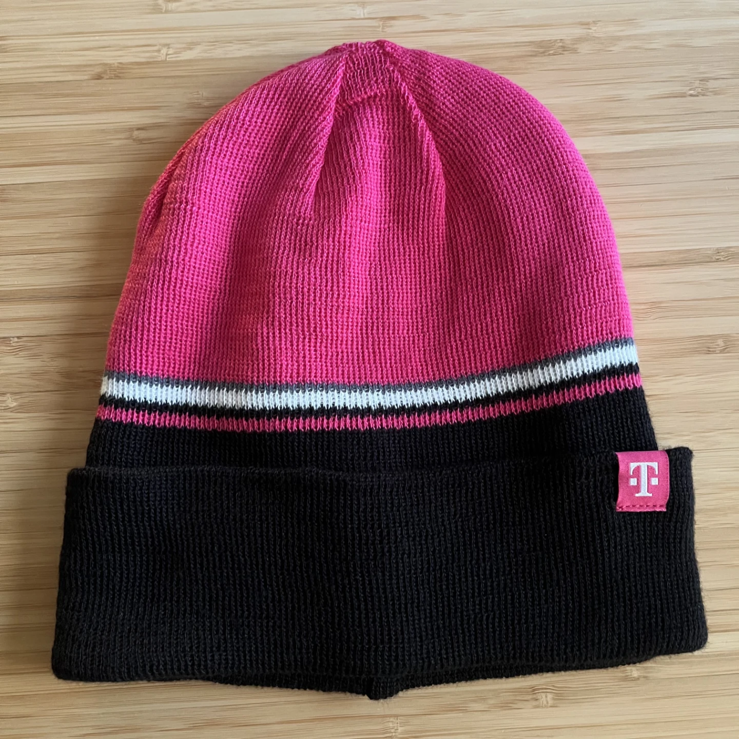 T-Mobile Reversible Beanie - Black and Magenta NEW 🥕