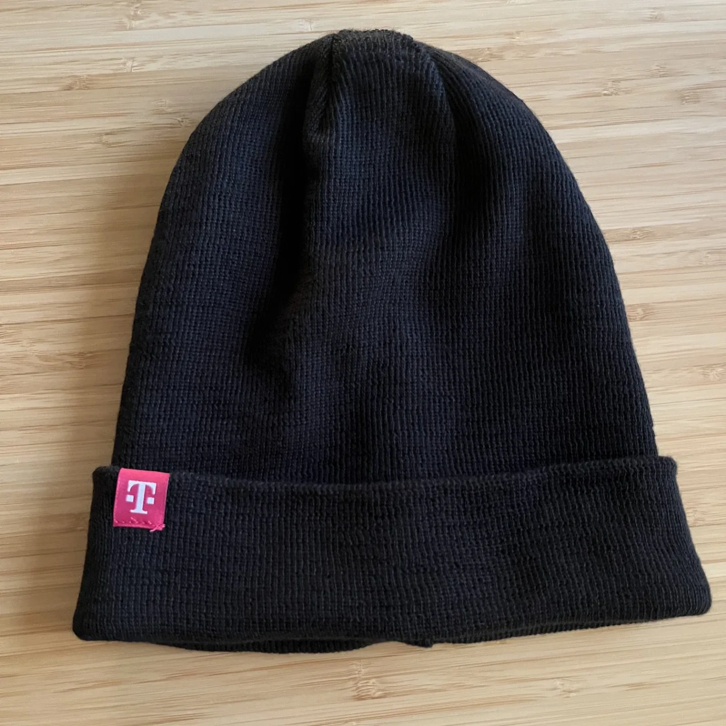 T-Mobile Reversible Beanie - Black and Magenta NEW 🥕 image indicator(3)