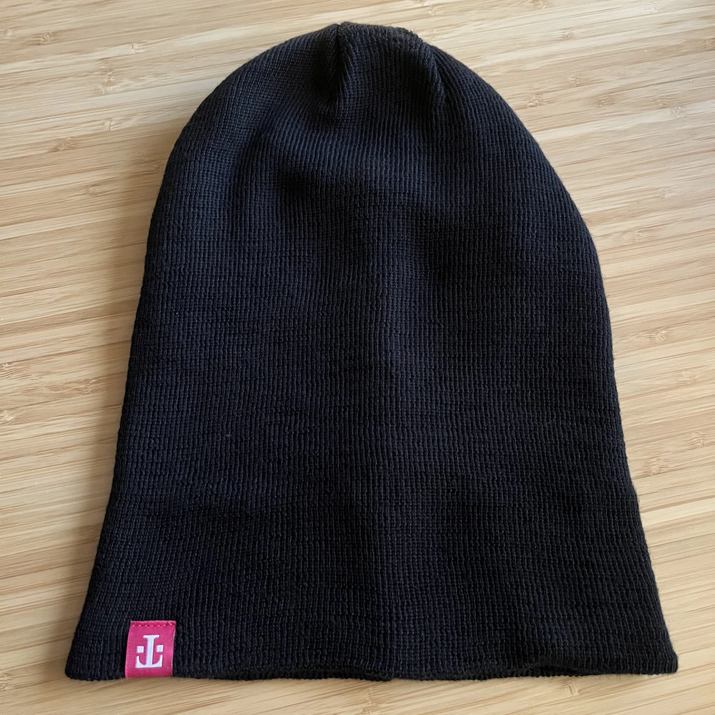 T-Mobile Reversible Beanie - Black and Magenta NEW 🥕 - photo 4