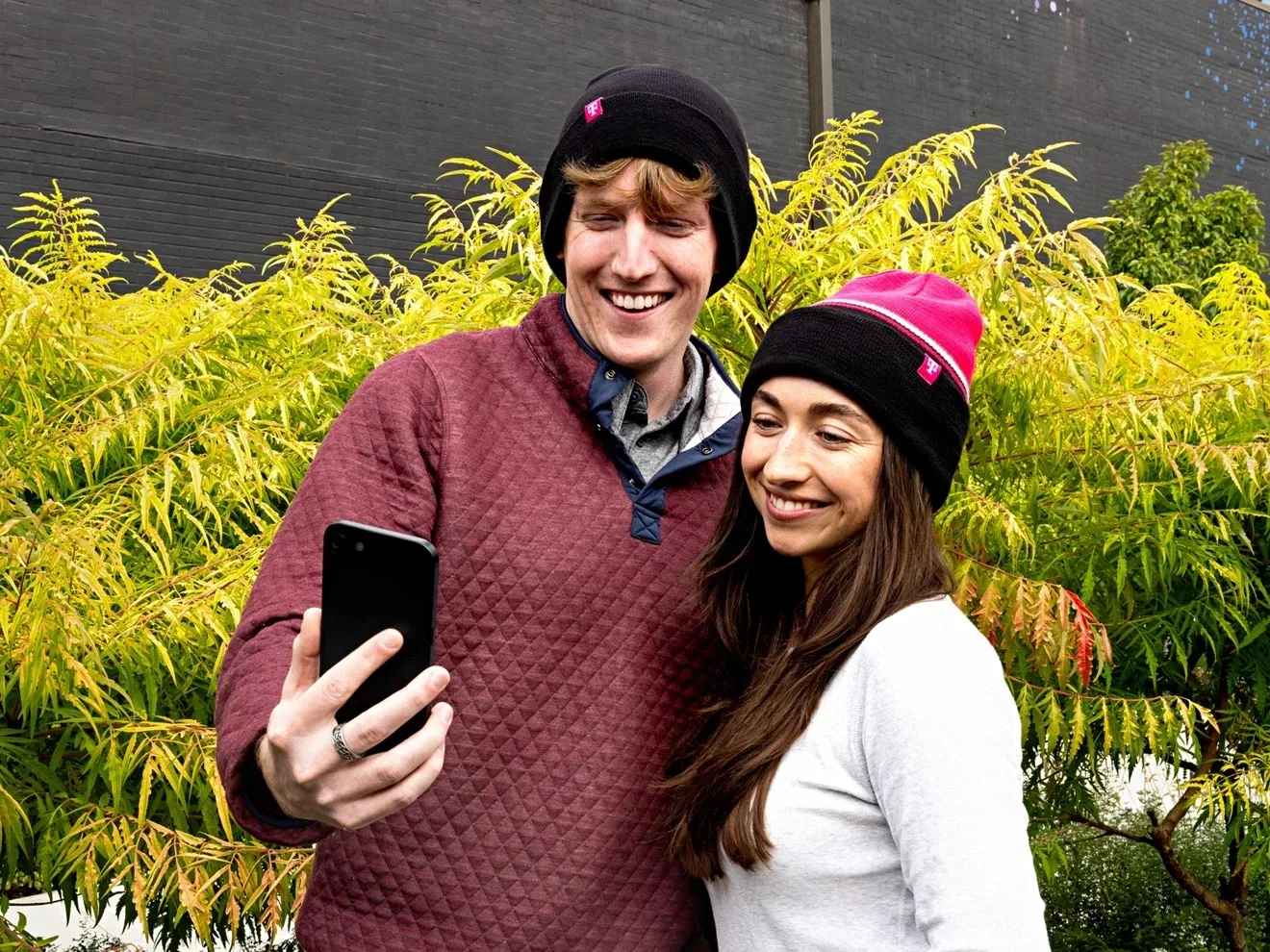 T-Mobile Reversible Beanie - Black and Magenta NEW 🥕 image indicator(5)