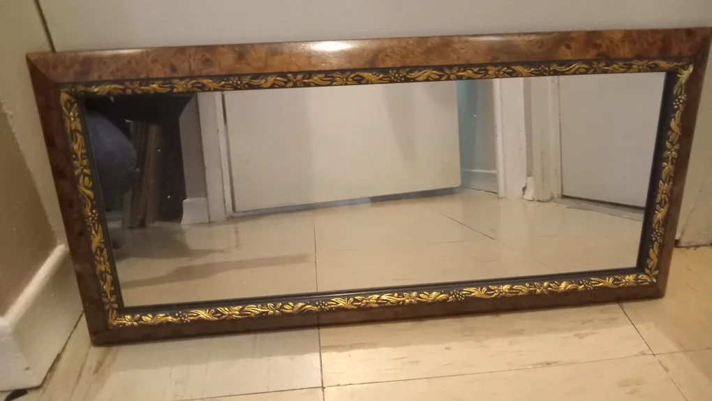 Framed Wall Mirror image indicator(2)