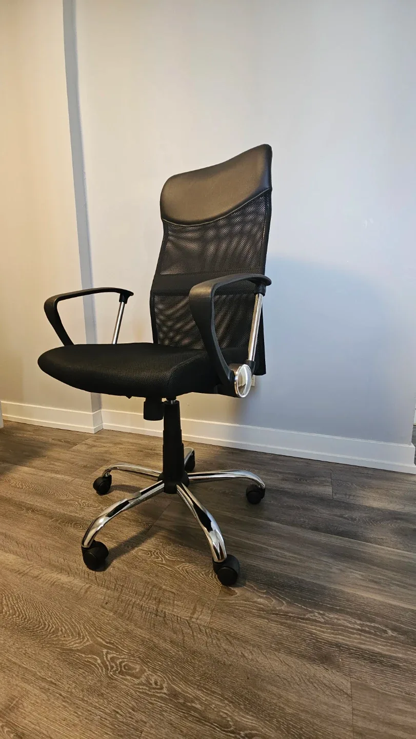 Mesh Office Chair - Great condition!