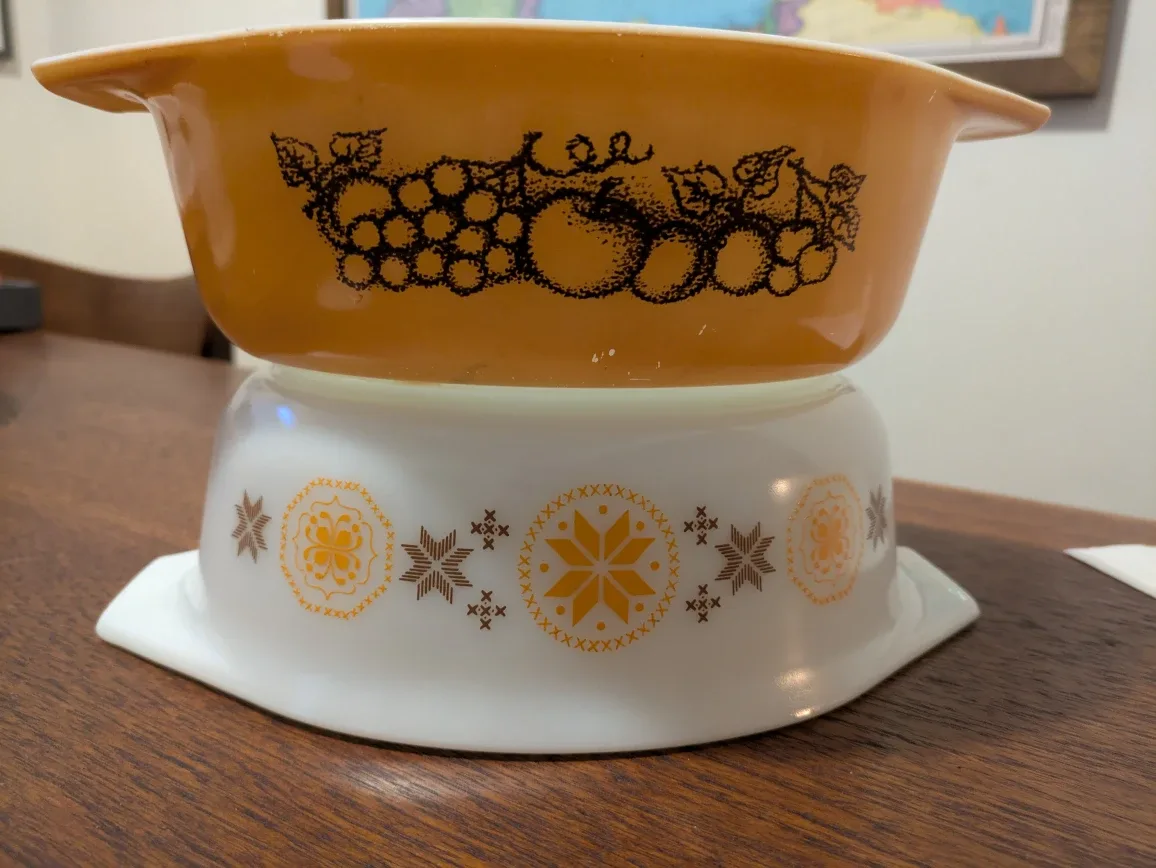 Vintage Pyrex Casserole Dishes image indicator(2)