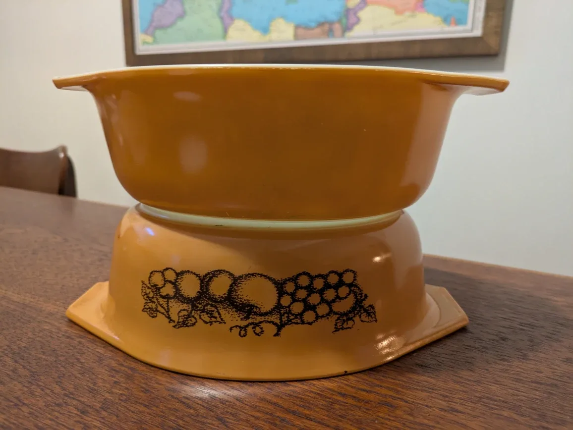 Vintage Pyrex Casserole Dishes image indicator(3)