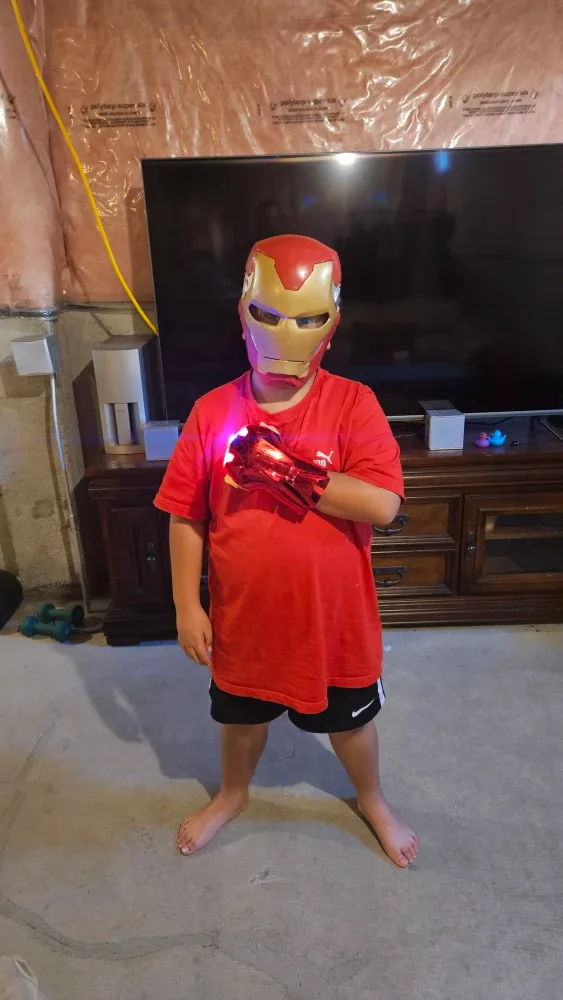 Iron Man Mask and Gauntlet Set image indicator(3)