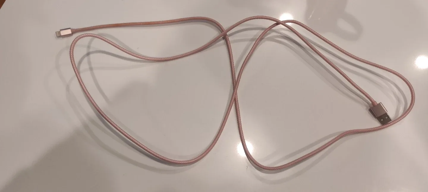 Rose Gold USB to Lightning Cable image indicator(3)