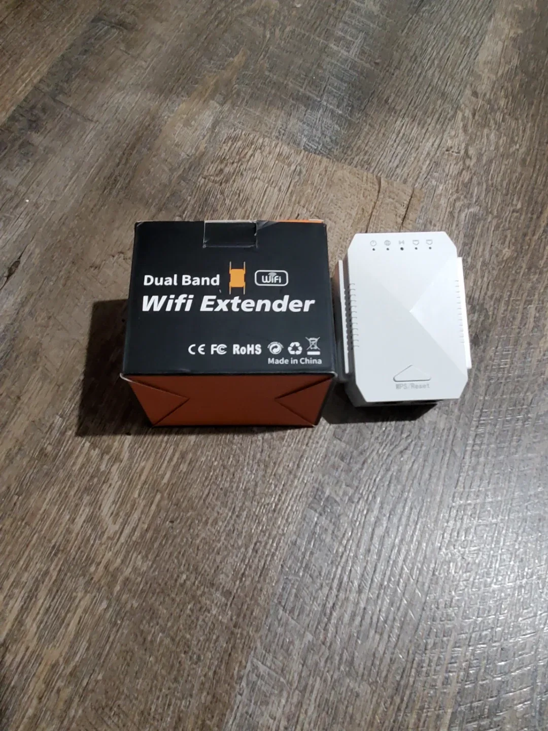 Dual Band WiFi Extender - Like New