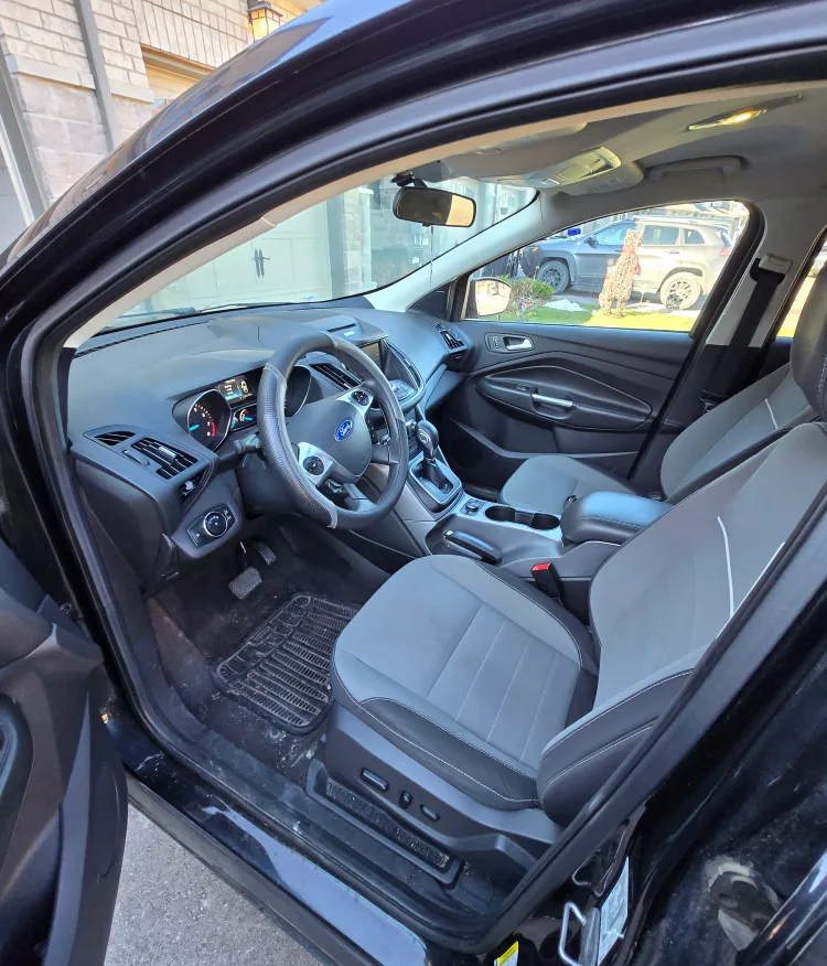 Ford escape 2014. Transmission issue. Selling as is image indicator(3)