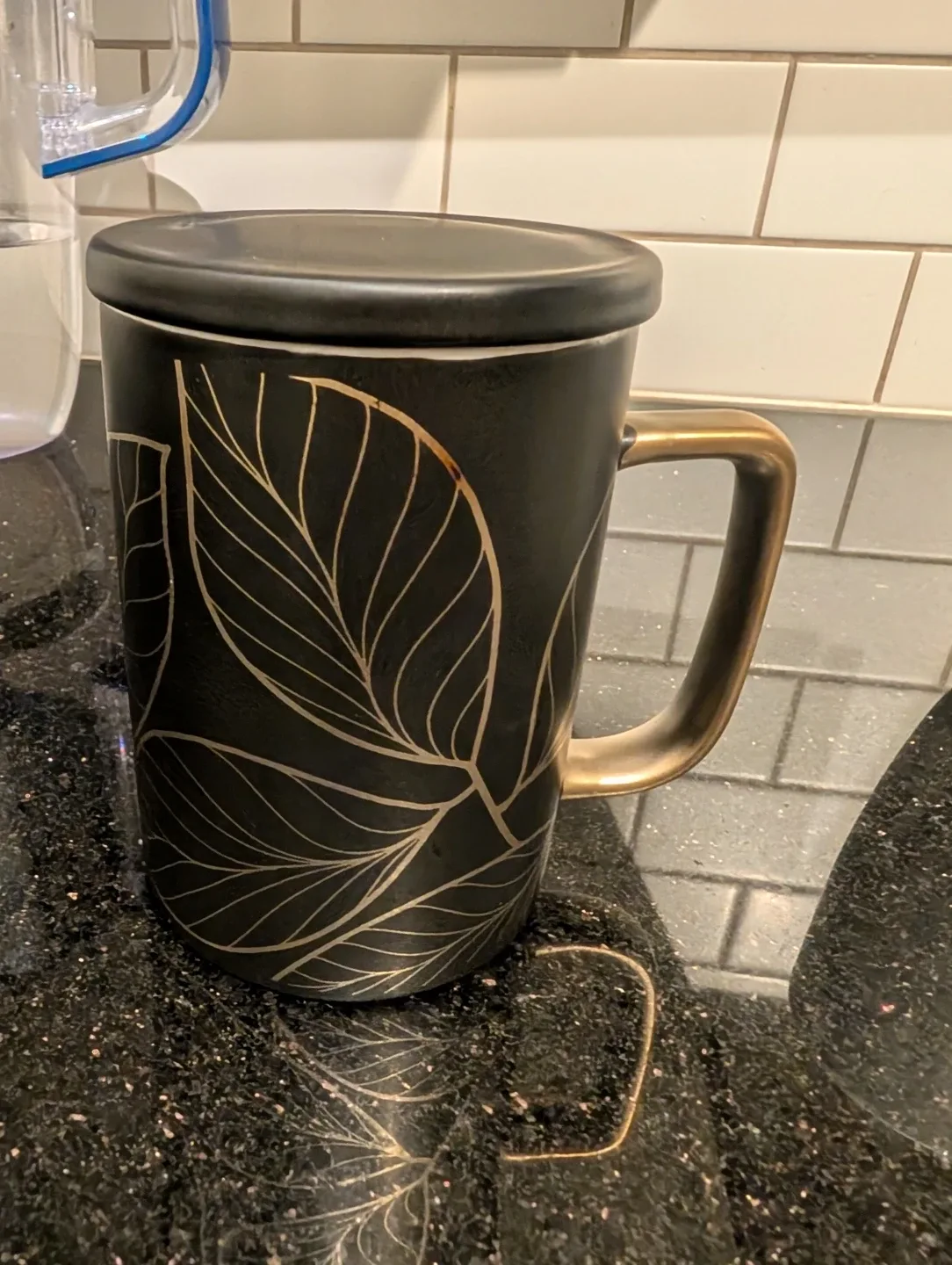 Stylish Black & Gold Leaf Mug with Lid