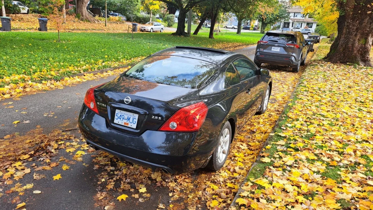 Nissan Altima 2.5 S Coupe - Black image indicator(5)