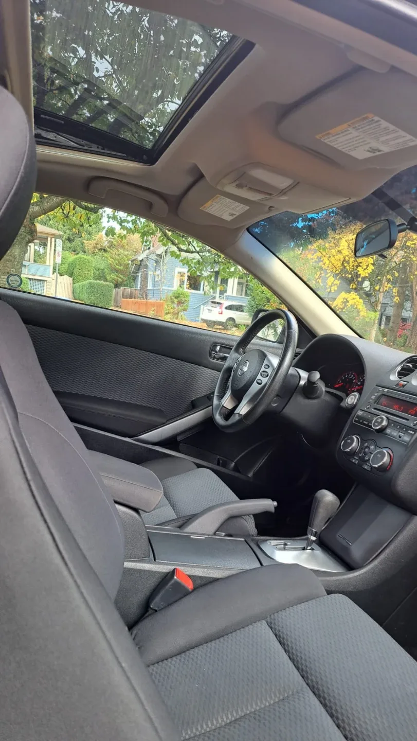 Nissan Altima 2.5 S Coupe - Black image indicator(8)