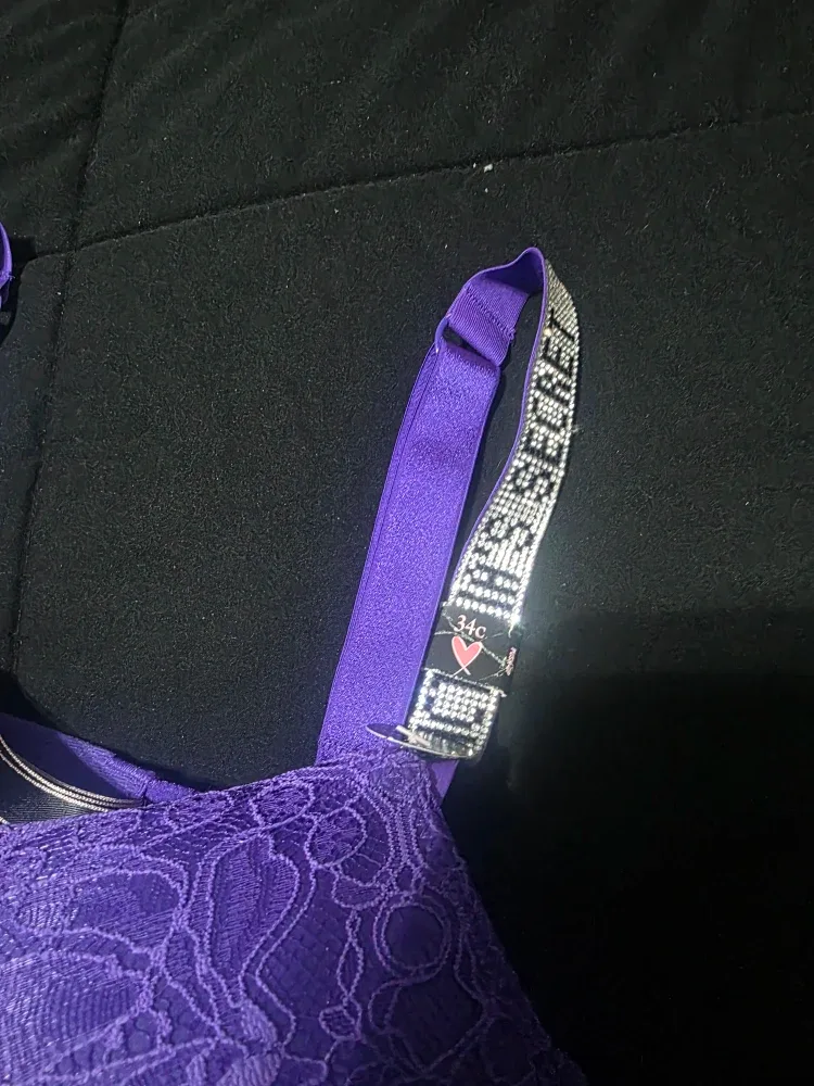 Victoria's Secret Very Sexy Push-Up Bra 34C image indicator(9)