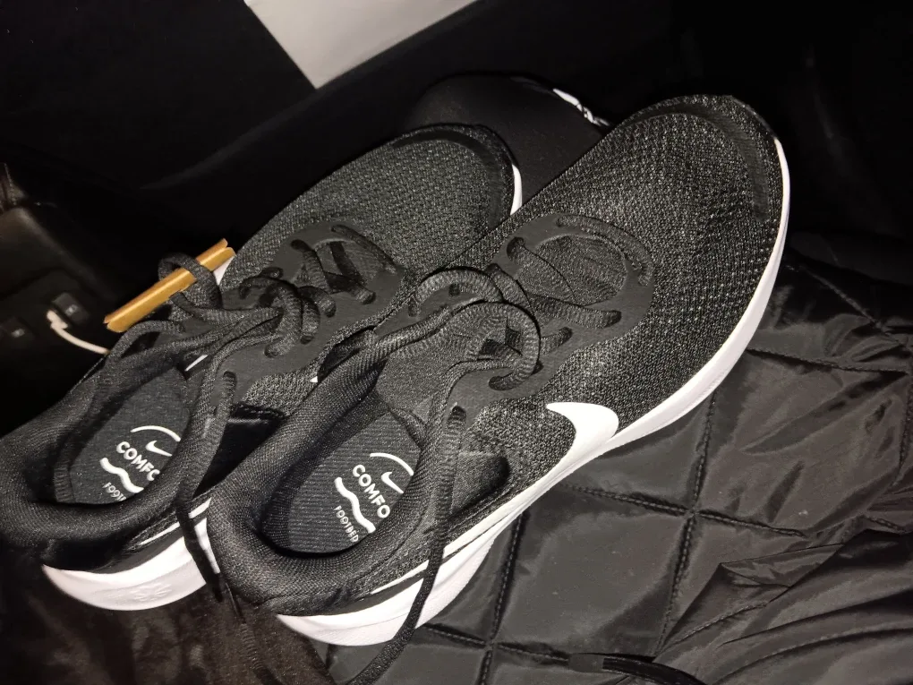Nike Black/White Running shoes BRAND NEW