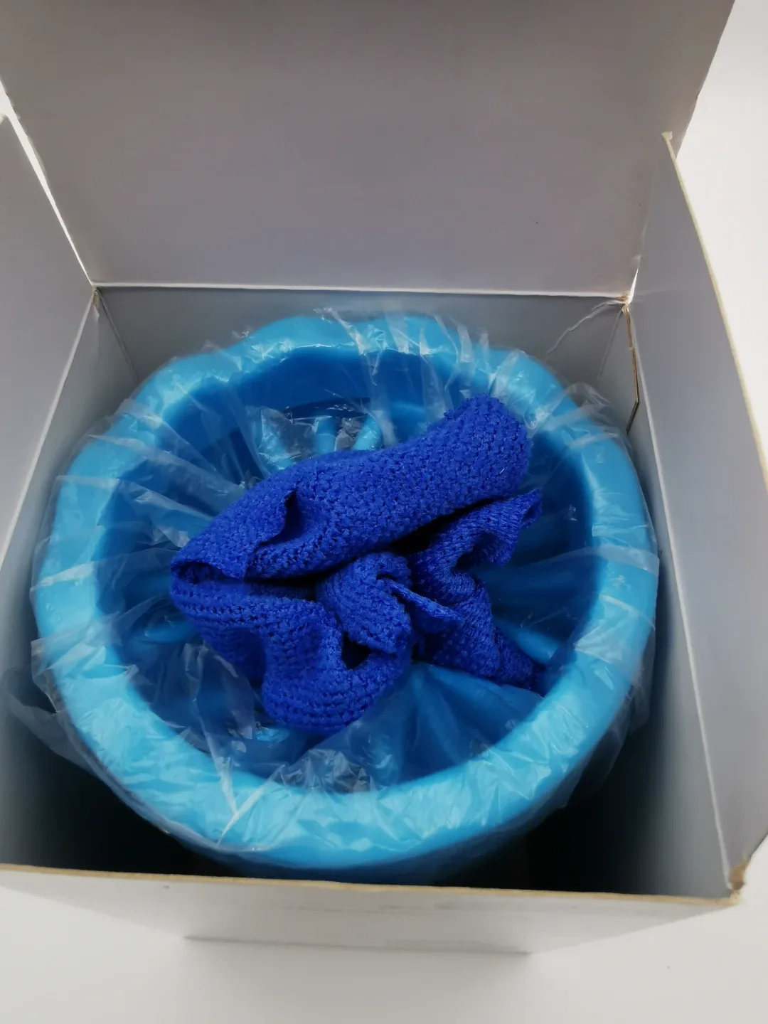 Dog Paw Cleaner - Blue Medium image indicator(3)