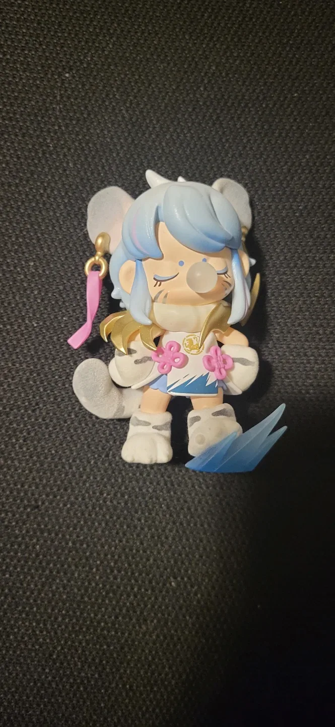 Pop Mart Molly Winter Figure