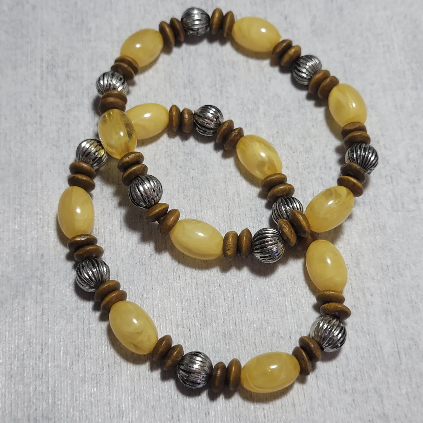 2 Fashion Bracelets Excellent Used Condition image indicator(3)