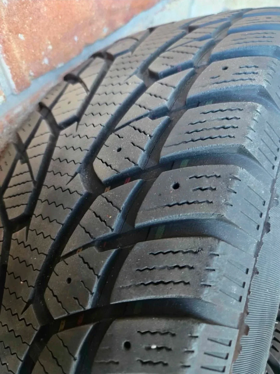 Ecovision W686 Winter Tires on RIMS 225/65R16 image indicator(9)