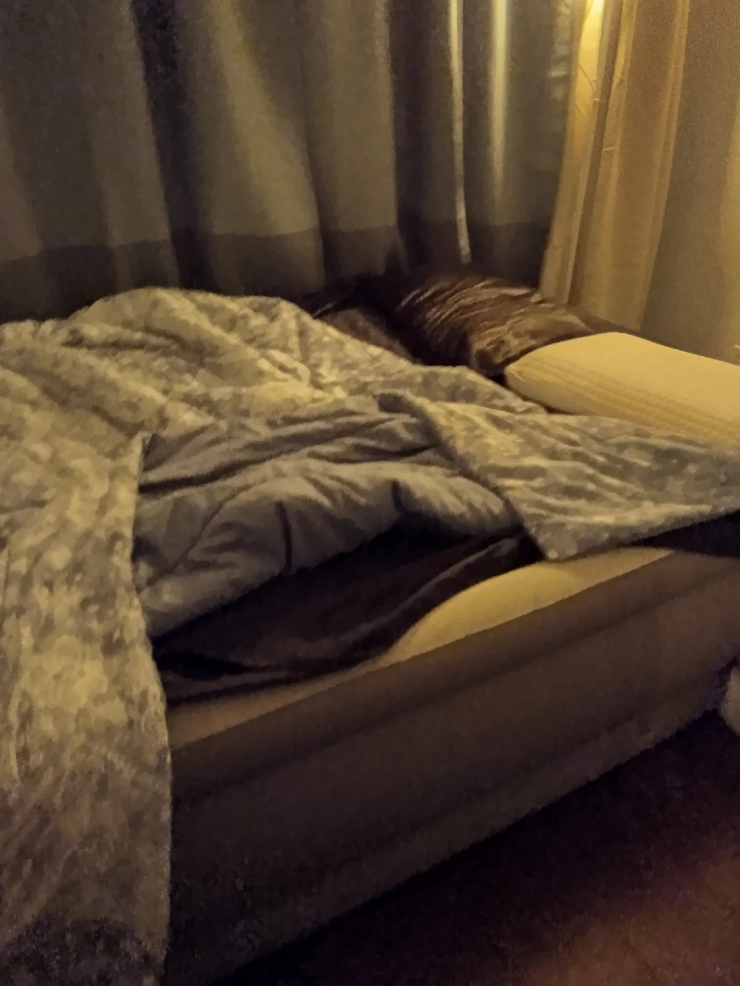 Build in Pump Queen Comfort Quest Air Mattress - photo 2