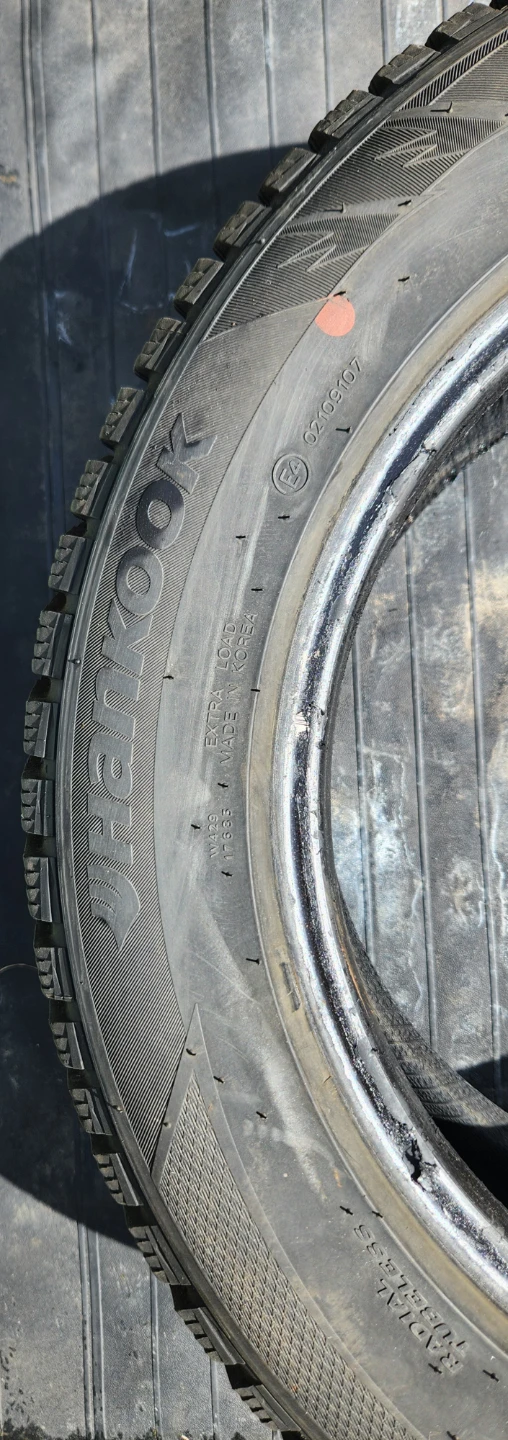 Hankook Winter i*Pike RS2 215/55R16 Tire