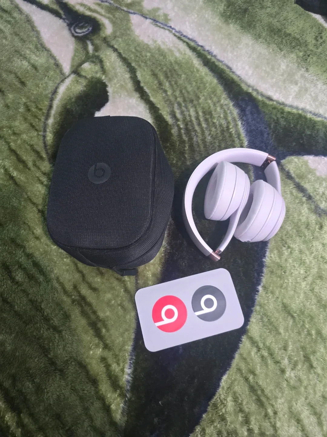 Beats solo4  Wireless Headphones image indicator(2)