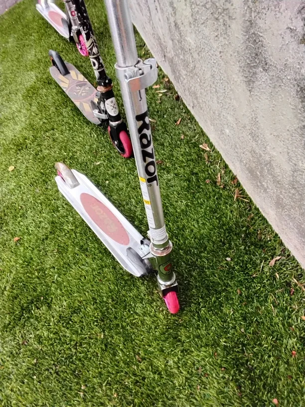 🏖 Razor Scooter - 🎀 Pink Handlebars & WRLD Industries Scooter 🛴 image indicator(8)