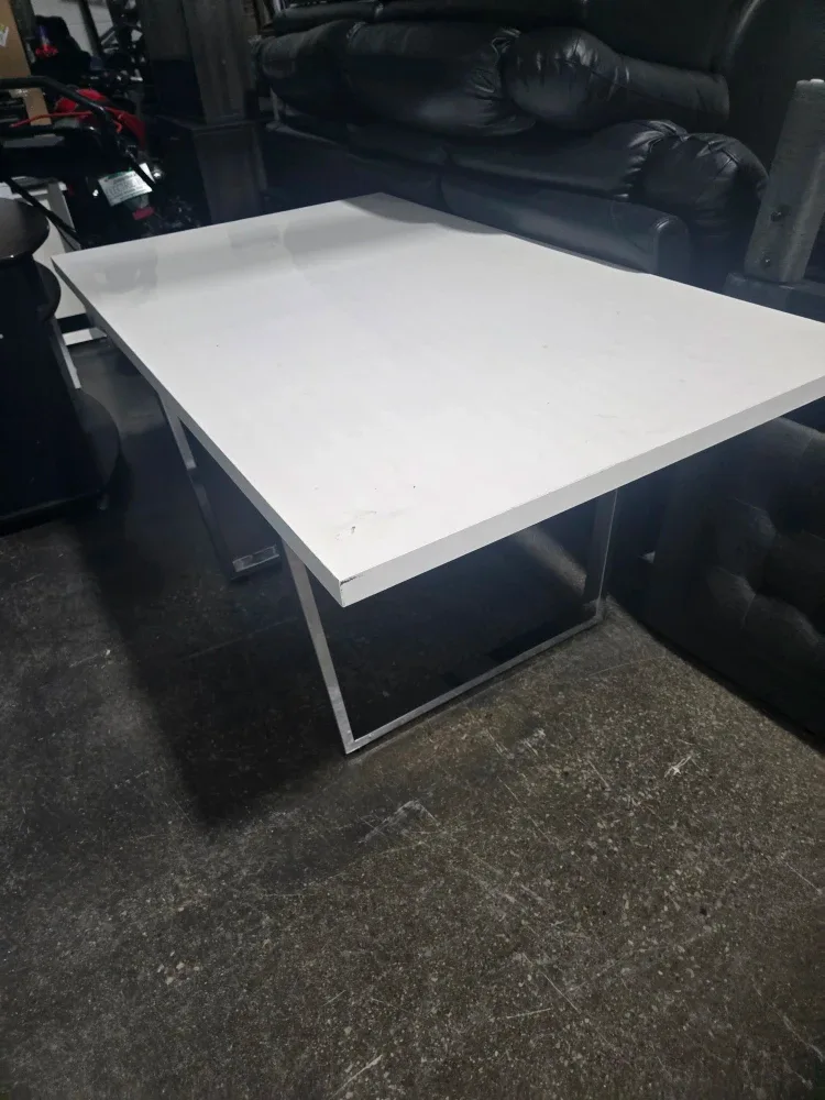 White Dining Table with Chrome Base image indicator(3)