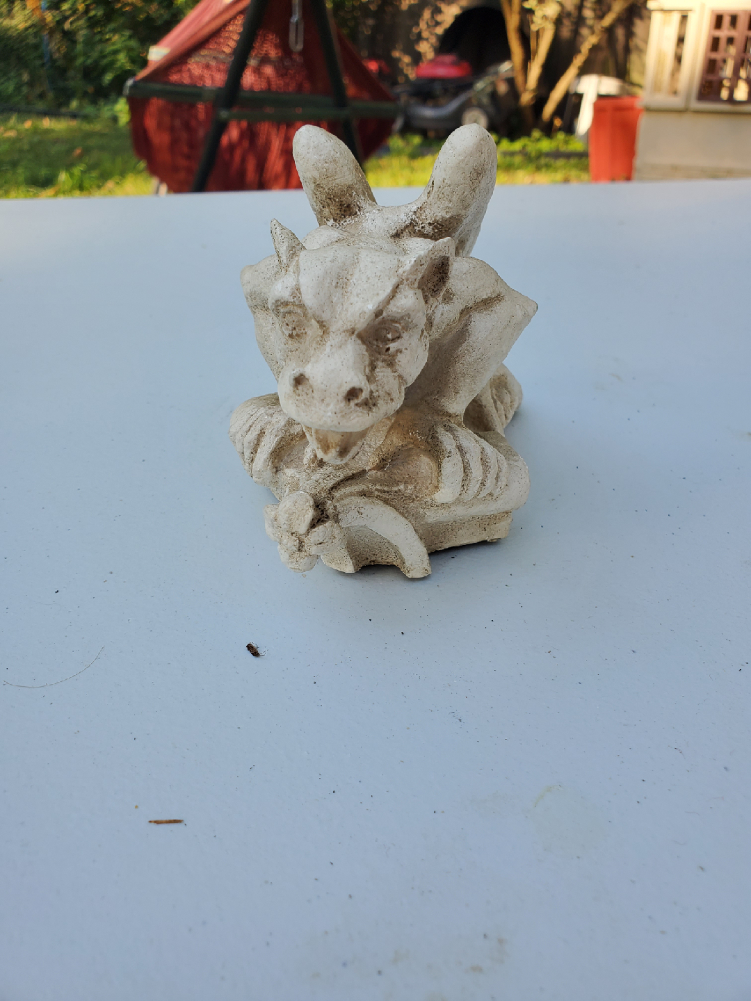 Universal Statuary Lying Gargoyle MI 5051