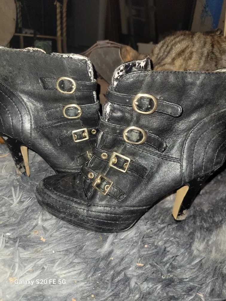 Black Ankle Boots with Buckles image indicator(2)