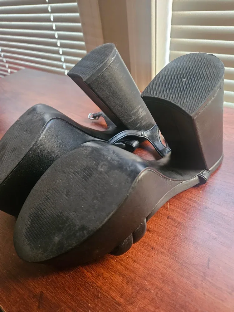 Steve Madden Black Platform Heels image indicator(3)