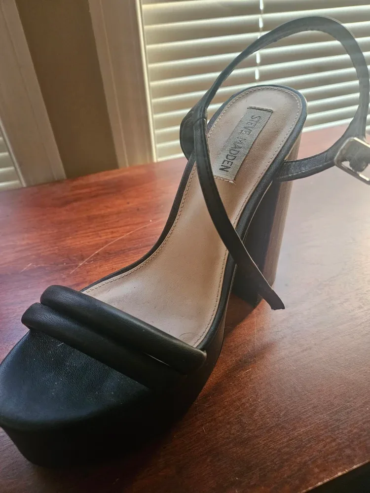 Steve Madden Black Platform Heels image indicator(4)